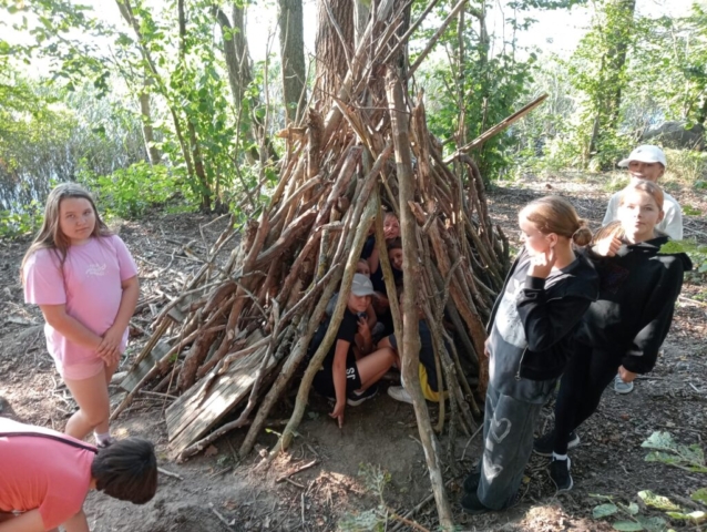 Survival i integracja to zabawa na całego podczas zielonej szkoły w Czaplinku