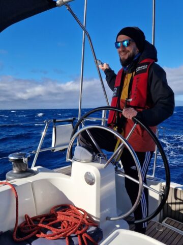 Żeglowanie po atlantyku. rejs kanary. szkolenie jachtowy sternik morski