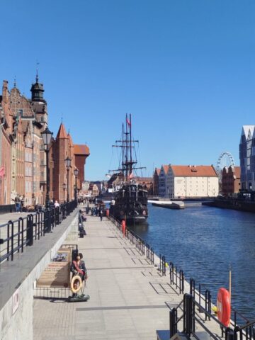 aktywna wycieczka szkolna – klasa przy gdańskim Żurawiu